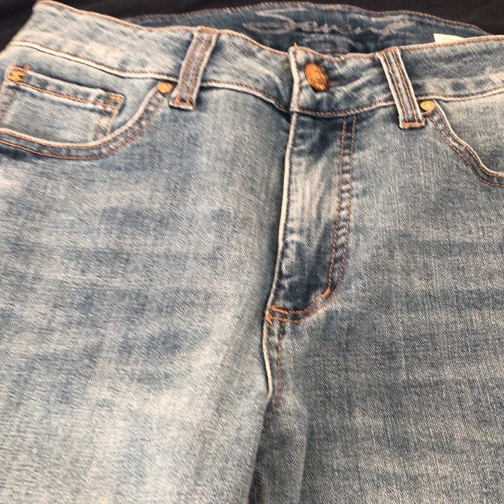 Seven7 Jeans, size 8. Weekend Slim Fit Jeans. They are in Excellent condition!